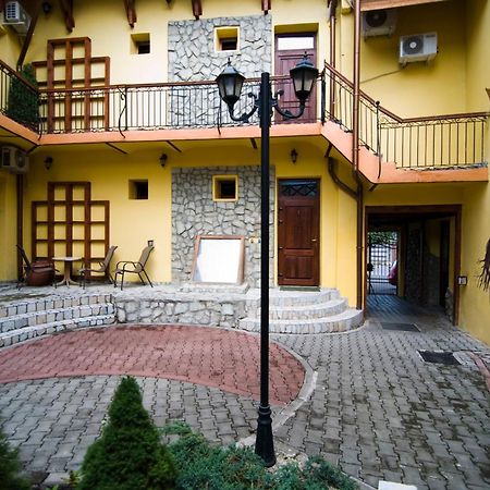 Bed and Breakfast Curtea Brasoveana Екстер'єр фото