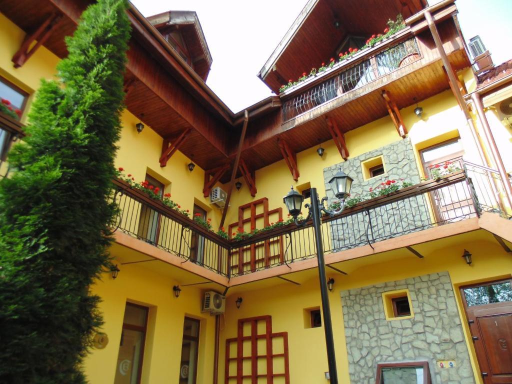 Bed and Breakfast Curtea Brasoveana Екстер'єр фото